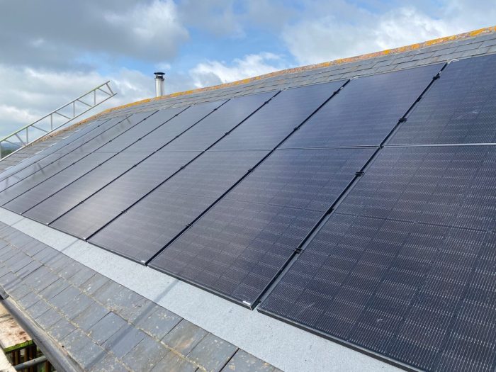 In-Roof vs. On-Roof Solar Panels: Which Is Right for You? - Solar Voltaics